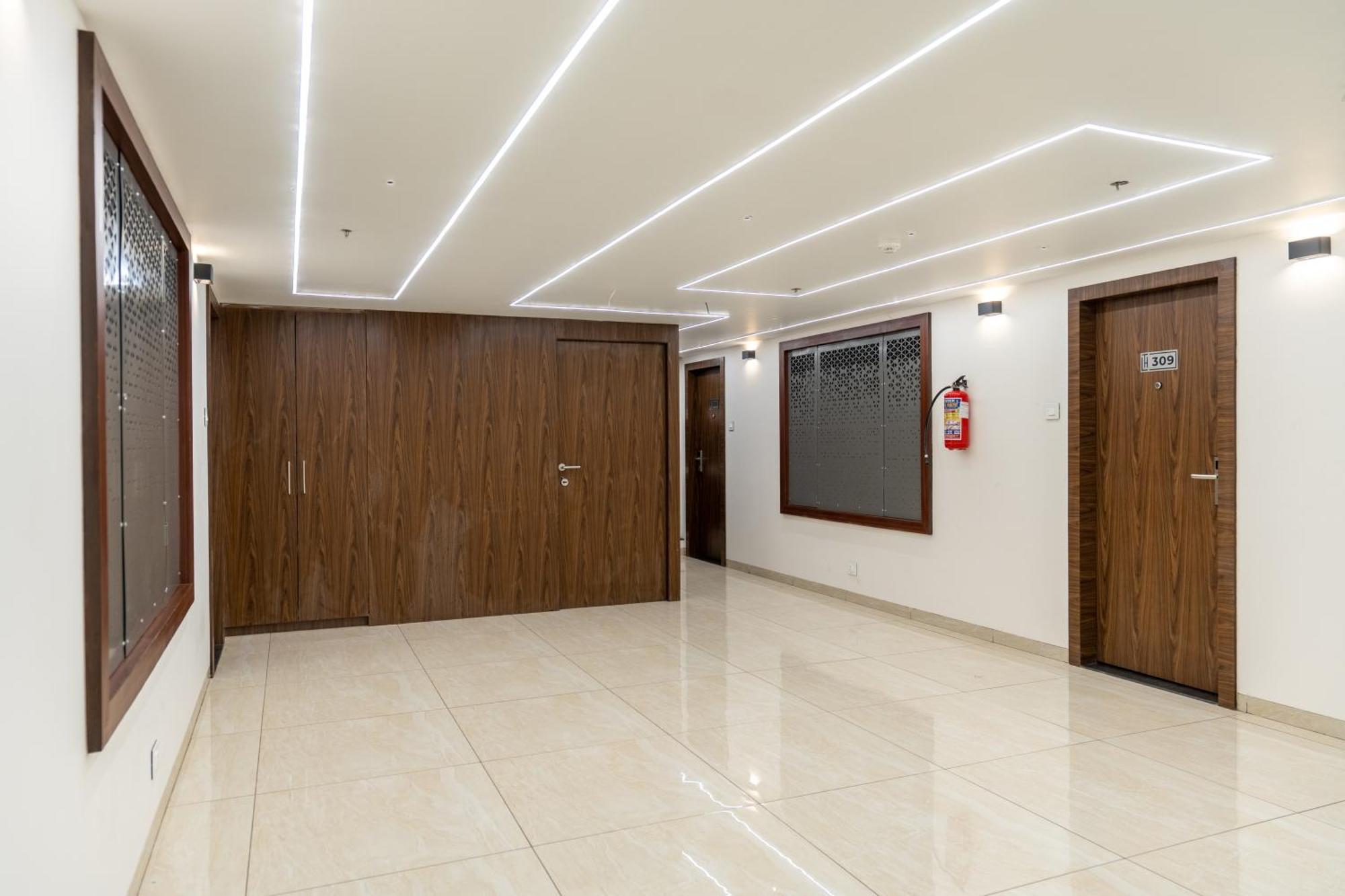 The Living Hub Business Hotel, Kolhapur Exterior photo
