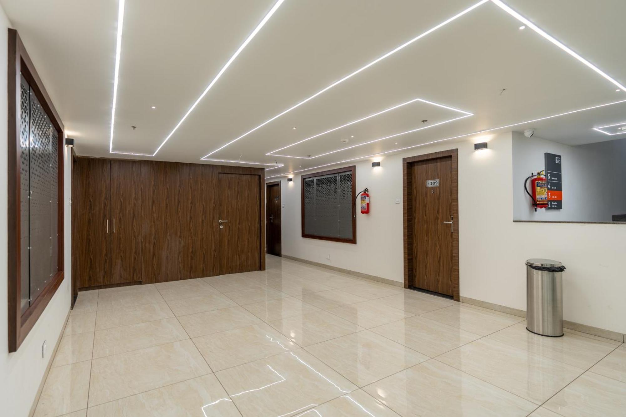 The Living Hub Business Hotel, Kolhapur Exterior photo