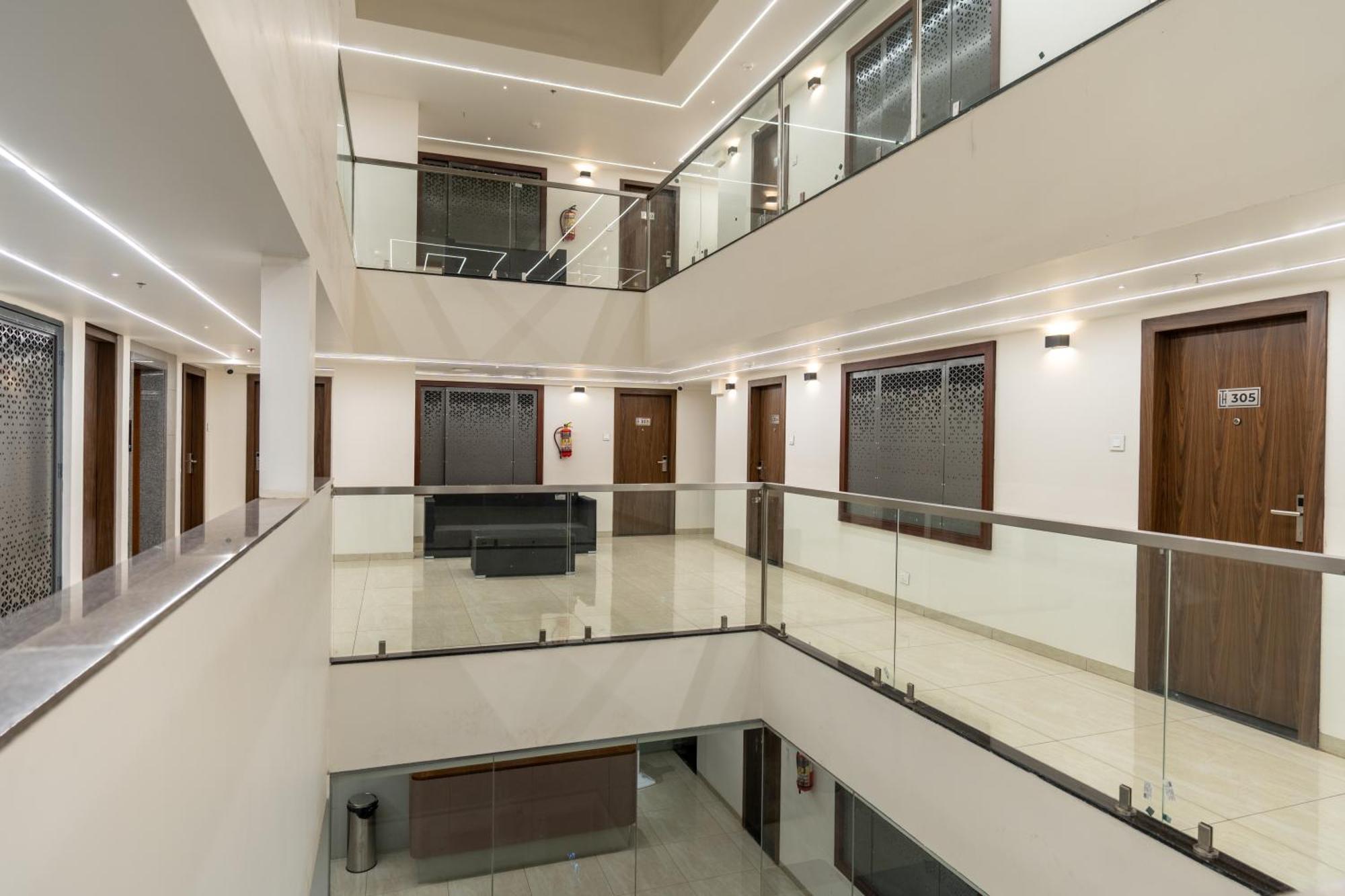The Living Hub Business Hotel, Kolhapur Exterior photo